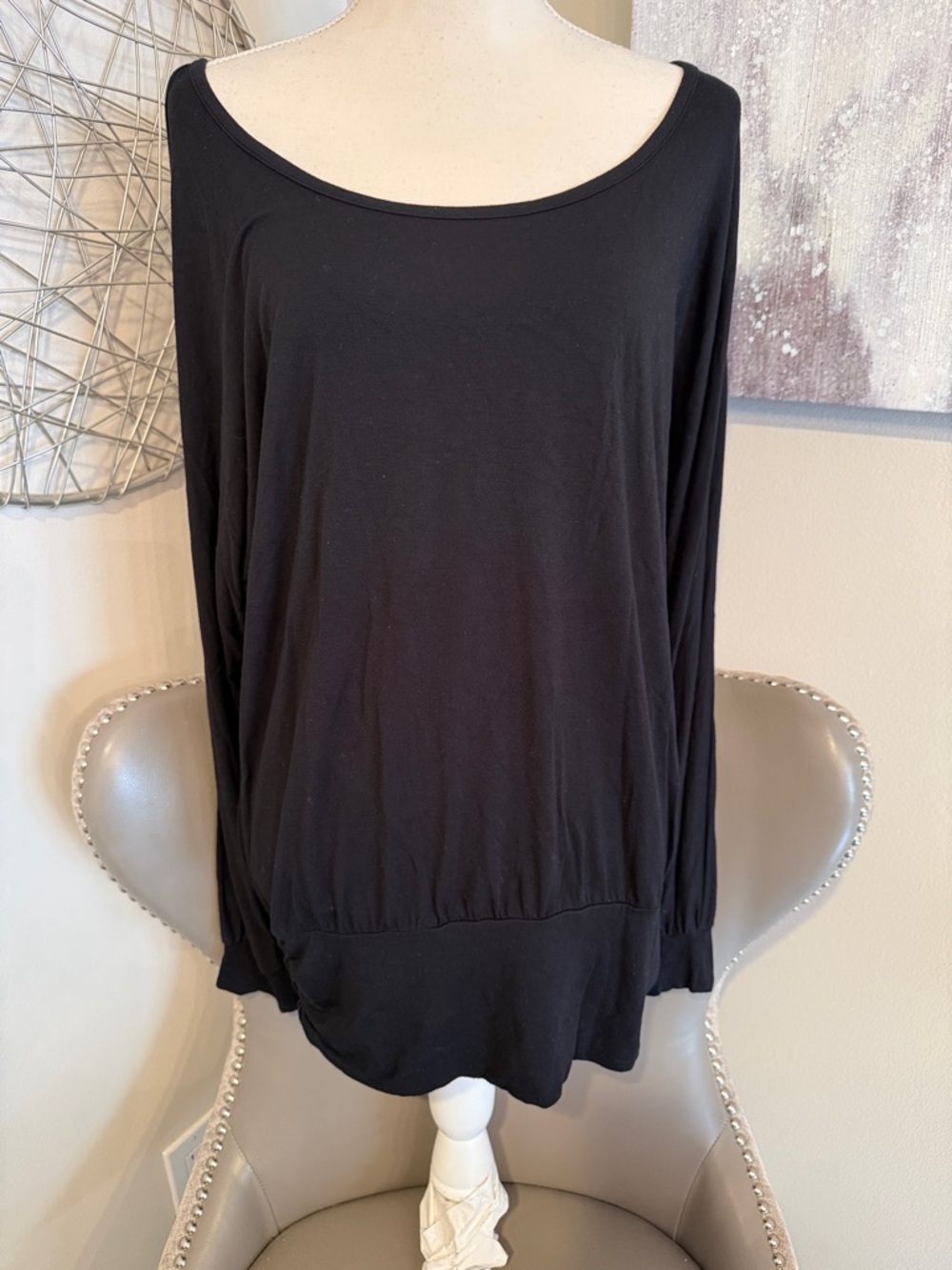 Boston Proper Women's Black Long-Sleeve Scoop Neck Top size Medium